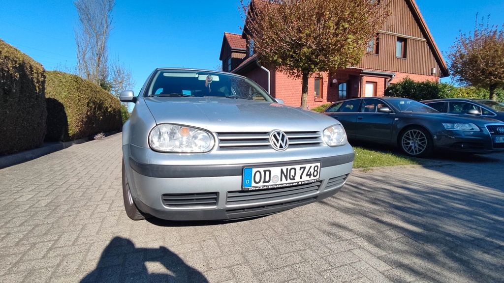 VW Golf 293.000 km 850 &euro; Bargfel-Stegen 23863