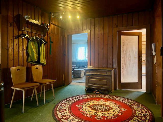 Großzügiges 10-Zi. Holzhaus in Top Lage + große GarageWerkstatt 10 zimmer