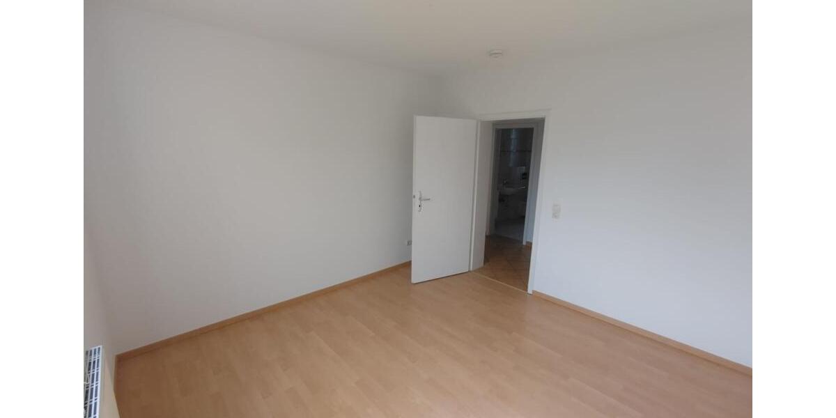Erdgeschoßwohnung Zwickau Neuplanitz - 4 Zimmer, 91 m&sup2;, 660&euro; | Angebot:26011103