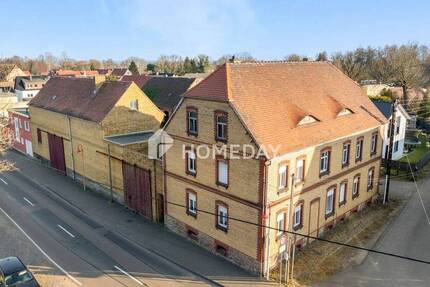 Viel Platz & Potenzial: EFH mit 8 Zimmern, Innenhof & Nebengelass auf großem Grundstück 8 zimmer