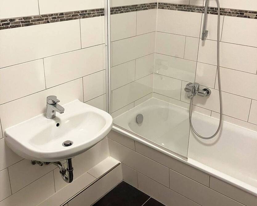 Ihr Zuhause mit Balkon-Fernblick ins Grüne! 2 Zimmer, guter Schnitt, Wannenbad, Abstellraum, Aufzug