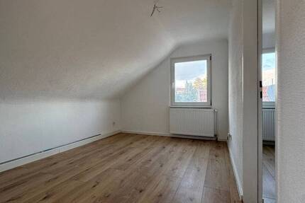 Sanierte 2-Zimmer-Dachgeschosswohnung mit neuem Bad in Ensheim - Wohnung Saarbrücken-Halberg Ensheim | Angebot:26774939