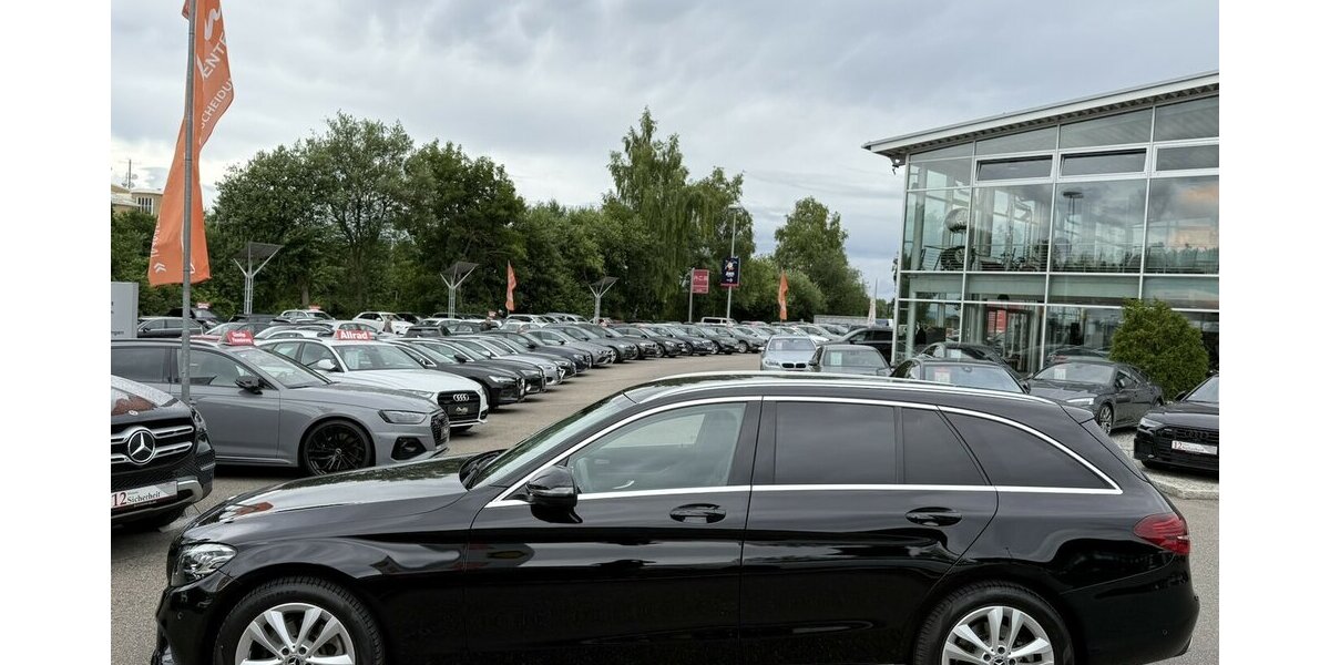 Mercedes-Benz C 180 AVANTGARDE/BURMESTER/KAMERA/HEAD UP/LEDER 72.347 km 23.900 &euro; Villingen-Schwenningen 78054