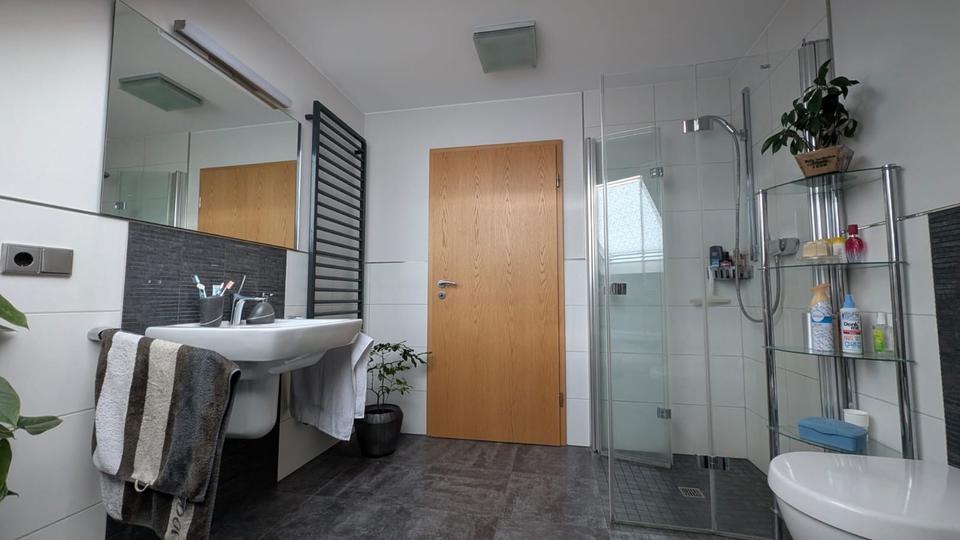 Einfamilienhaus Reichshof - 10 Zimmer, 240 m&sup2;, 499.999&euro; | Angebot:27014357