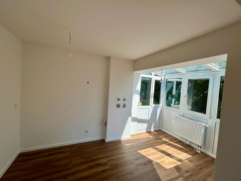 PRIVAT- TOP renovierte 23 Zimmer Wohnung