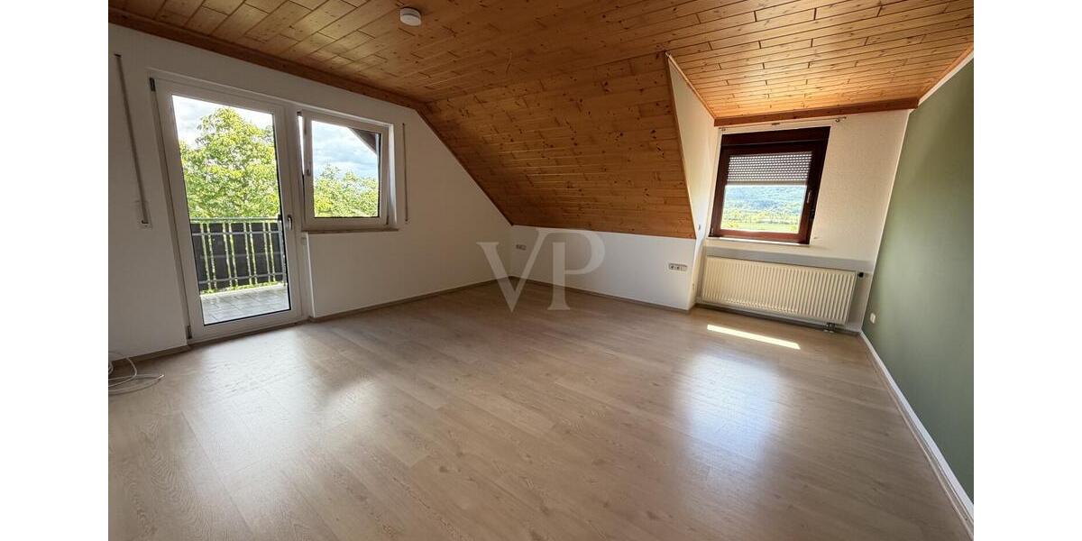 Dachgeschoßwohnung Gallmersgarten - 3 Zimmer, 112 m&sup2;, 750&euro; | Angebot:26679170