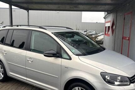 VW Touran 136.427 km 8.999 € Enger 32130