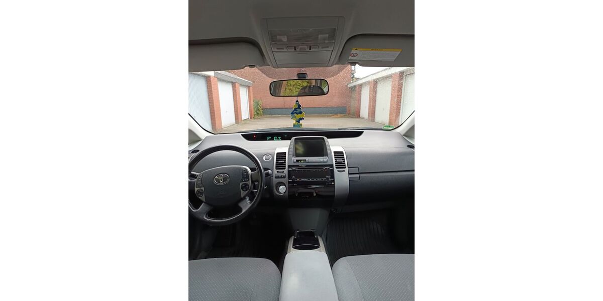 Toyota Prius 104.000 km 6.900 &euro; Bremen 28327