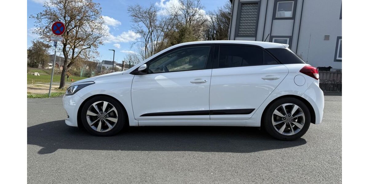 Hyundai i20 103.000 km 10.800 &euro; Niederselters 65618