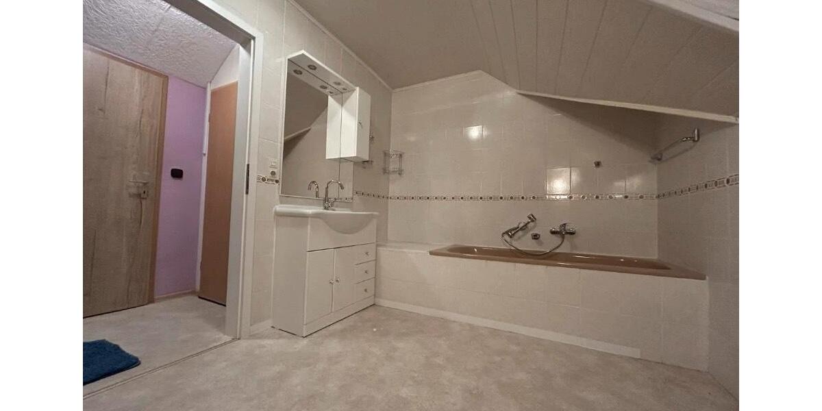 Dachgeschoßwohnung Bad Kreuznach Bad Münster am Stein-Ebernburg - 3 Zimmer, 90 m&sup2;, 750&euro; | Angebot:26405786