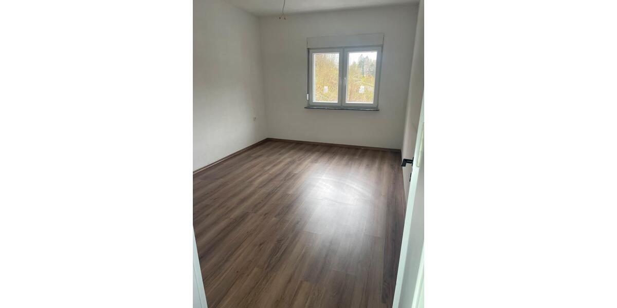 Etagenwohnung Pforzheim Nordstadt - 4 Zimmer, 121 m&sup2;, 1.090&euro; | Angebot:24708282