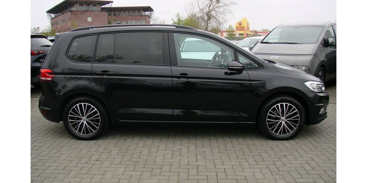 VW Touran 1.4 TSi BMT Comfortline ACC LED AHK 7Sitzer 99.986 km 16.980 &euro; Falkensee 14612