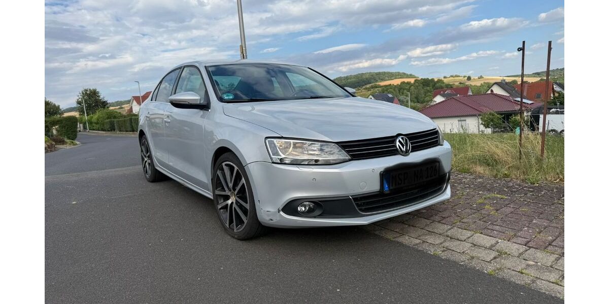 VW Jetta 214.724 km 7.499 &euro; Karsbach 97783