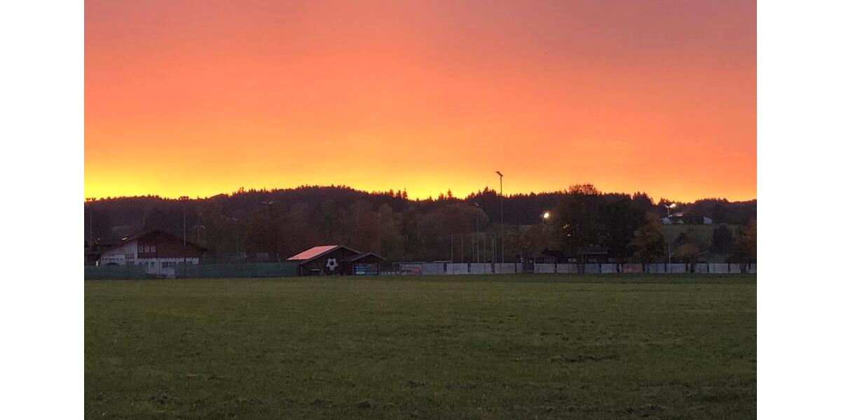 Schöne 3 12 Zimmerwohnung im OG und Gewerbe im EG zu vermieten 3 zimmer