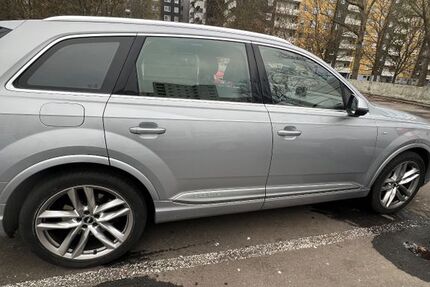 Audi Q7 157.000 km 36.000 &euro; Hamburg 21109