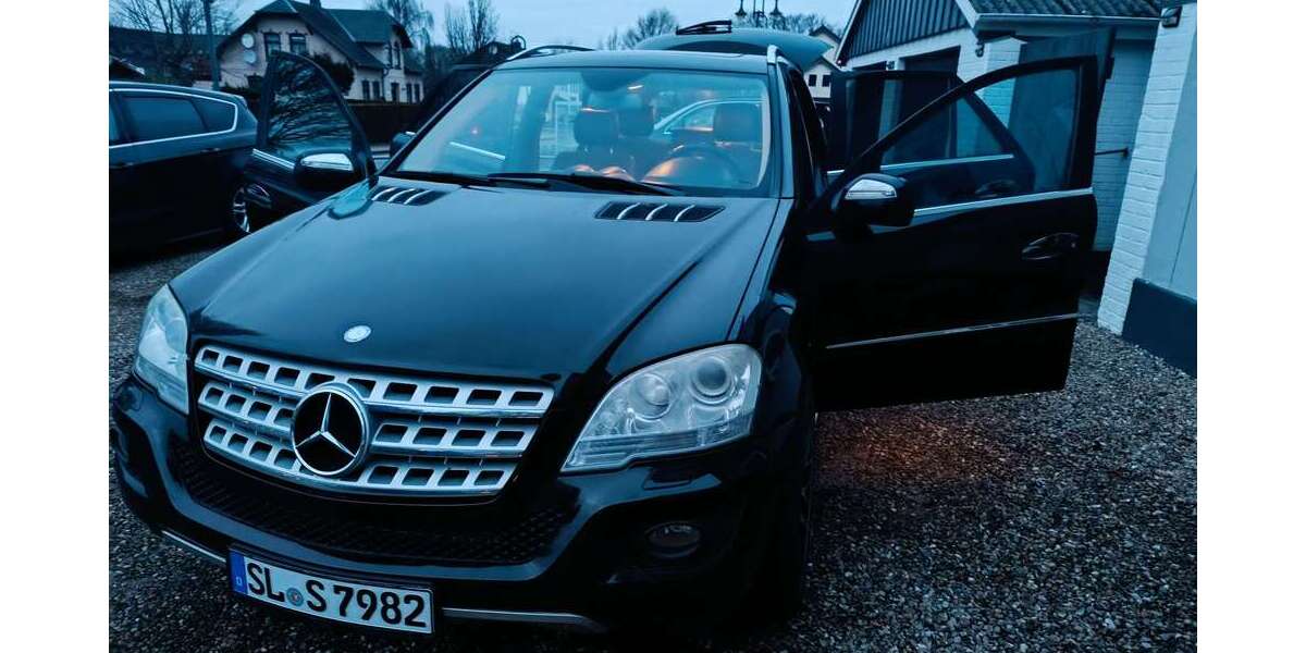 Mercedes-Benz 320 240.000 km 8.499 &euro; Stolk 24890