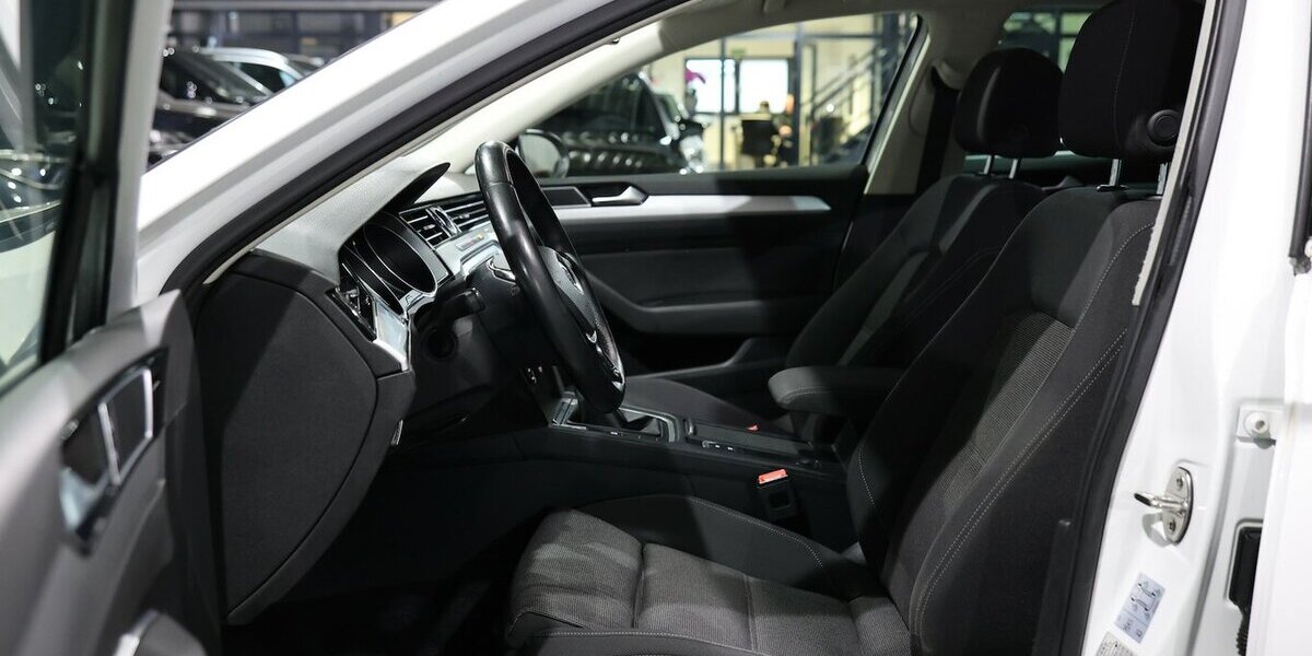 VW Passat 1.6 TDI Comfortline WHITE / MASSAGE+SHZ 176.000 km 11.111 &euro; Hamm 59077