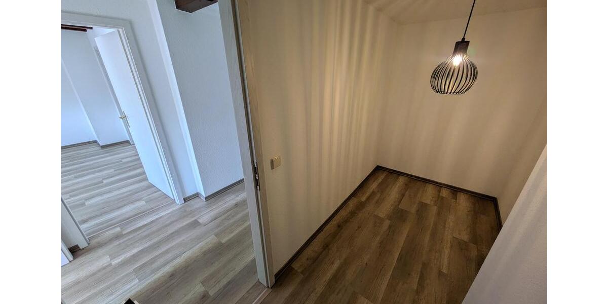 Dachgeschoßwohnung Zwickau - 2 Zimmer, 55 m&sup2;, 270&euro; | Angebot:26008207