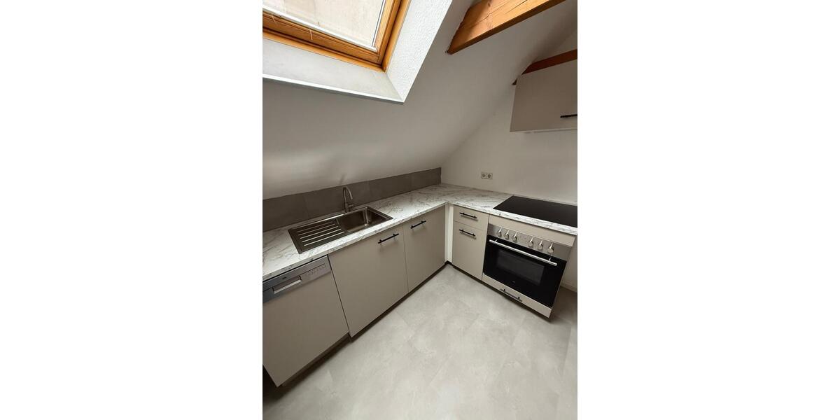 Dachgeschoßwohnung Lichtenstein (Sachsen) - 3.5 Zimmer, 76 m&sup2;, 460&euro; | Angebot:25902789