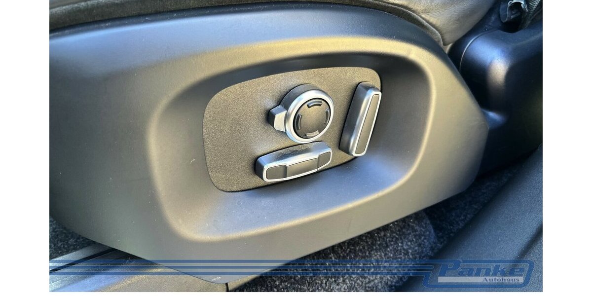 Land Rover Range Rover Vogue 4.4*Pano*LuftF*AHK*SoftC*ACC* 191.145 km 27.990 &euro; Berlin 13187