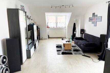 2 Zimmer, helle Balkon, gute Anbindung mitten in FFB