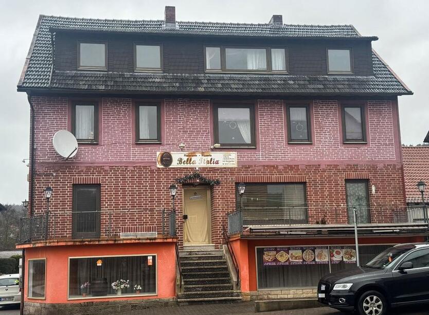 Mehrfamilienhaus mit 6-Zimmern & Gastronomie zu Verkaufen