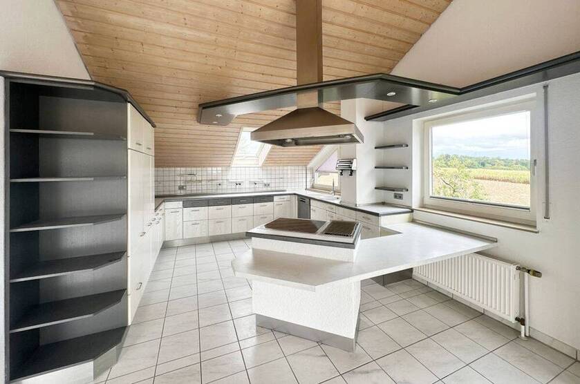 Außergewöhnliche 4,5 Zimmer Wohnung direkt am Feld mit Garage