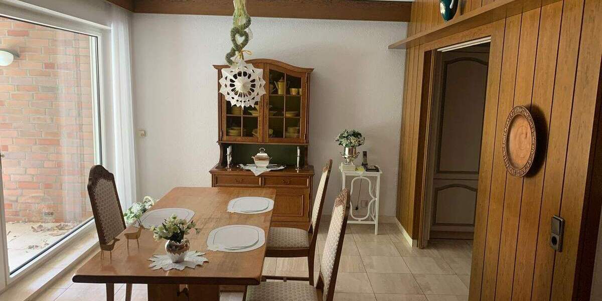 Großzügig Wohnung in bester Lage, komplett möbliert mit Tiefgarage und Aufzug! 3 zimmer