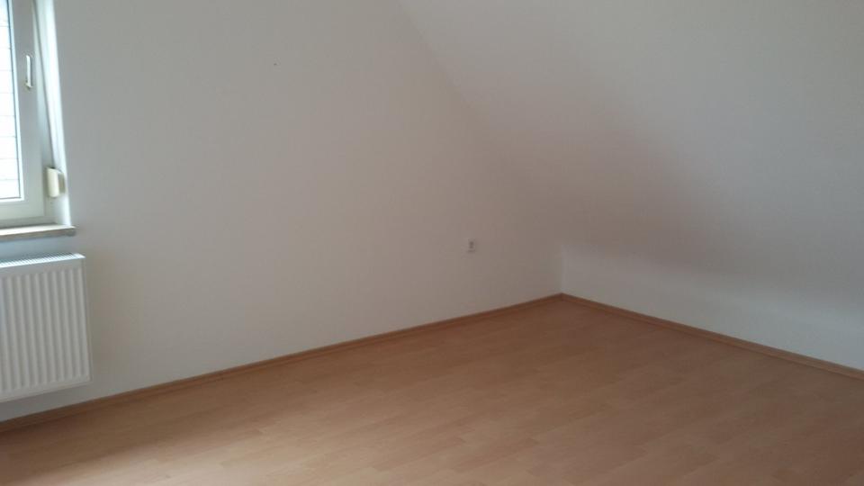 Dachgeschoßwohnung Dickenschied - 4 Zimmer, 100 m&sup2;, 600&euro; | Angebot:23612470