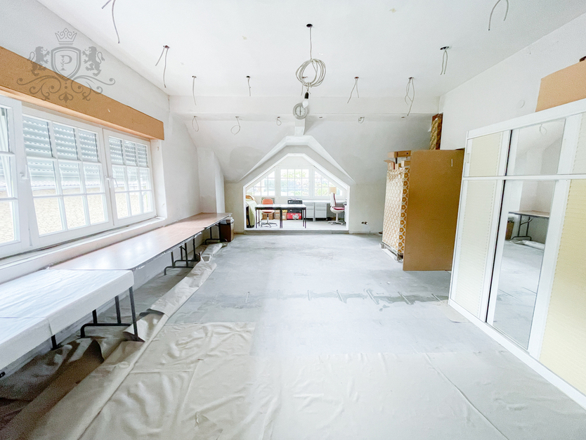 ++ RESERVIERT ZWEIFAMILIENHAUS Einliegerwohnung Terrasse Loggia Doppelgarage Gäste-WC ++ 8 zimmer