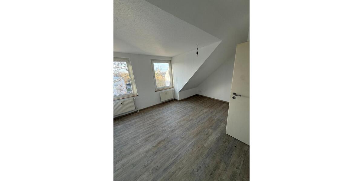 Dachgeschoßwohnung Kiel Ellerbek - 3 Zimmer, 70 m&sup2;, 899&euro; | Angebot:25483115