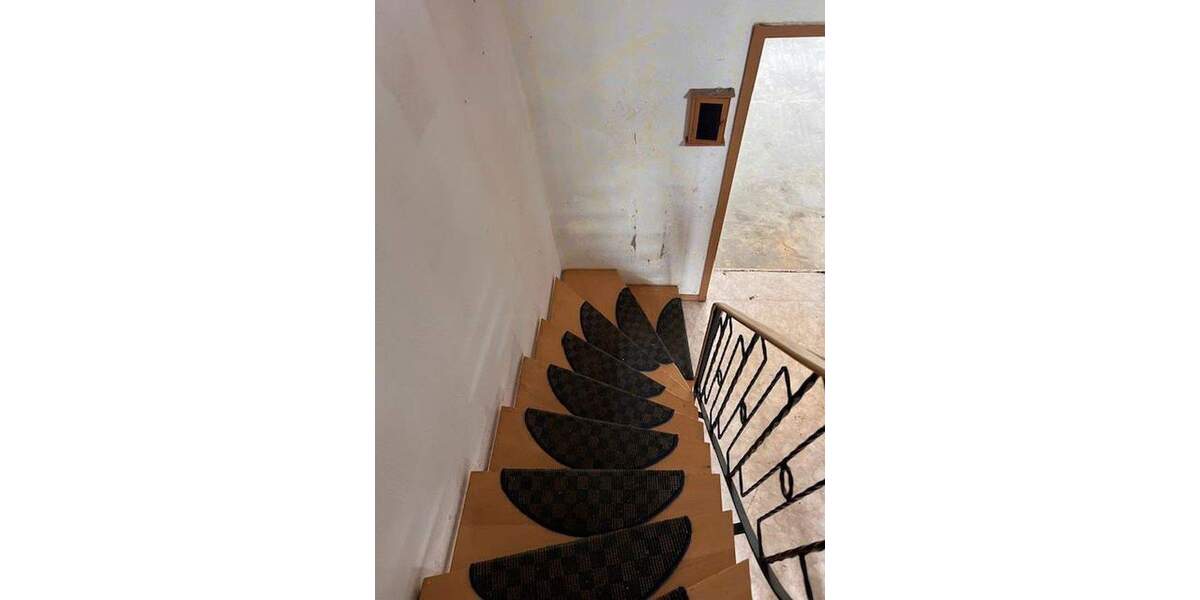 Grosses EFH, 4 Zi., 120 qm, 795 qm Grund, 1.250 € NKM 4 zimmer