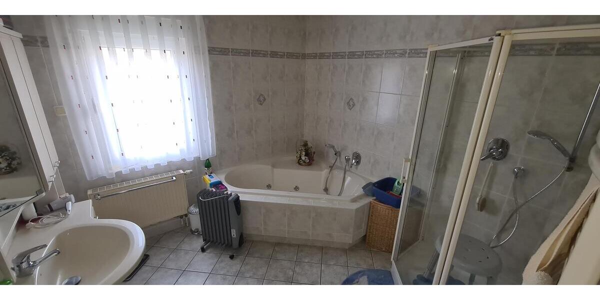 Einfamilienhaus in idyllischer Lage mit großem Grundstück - Einfamilienhaus Großeutersdorf | Angebot:26338317