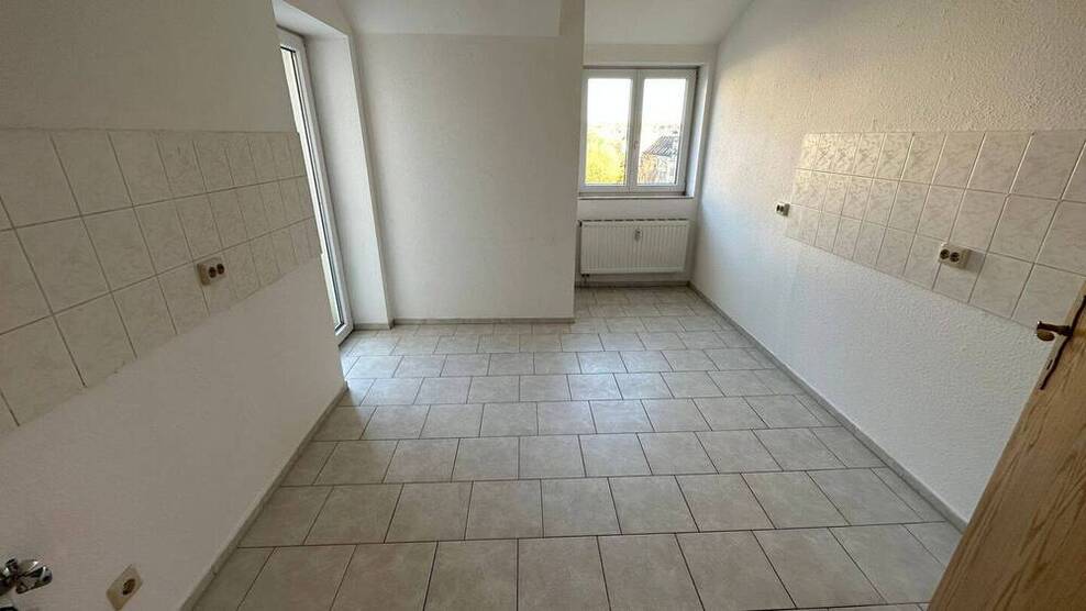 EBK gegen Aufpreis mögl. ! DG - helle Räume - sep. WC - Balkon !!!