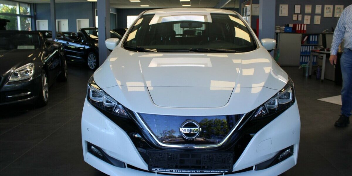 Nissan Leaf 40KWh Tekna 73.565 km 11.980 &euro; Euskirchen 53881
