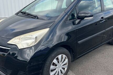 Toyota Verso-S 219.000 km 2.999 &euro; Berlin 12057