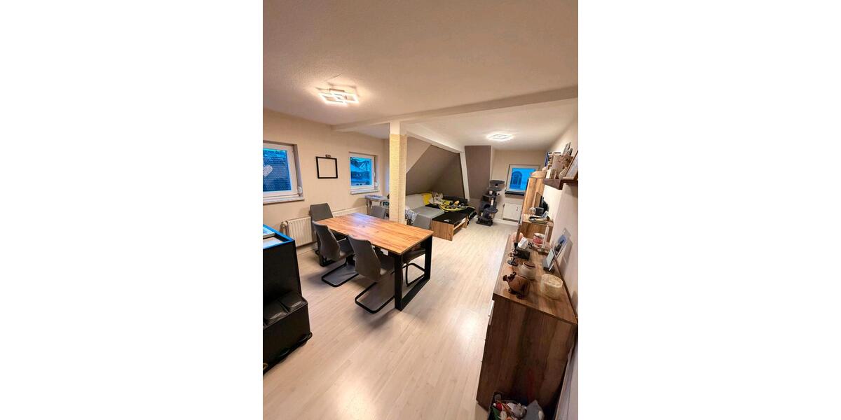 Dachgeschoßwohnung Glauchau - 2.5 Zimmer, 66 m&sup2;, 555&euro; | Angebot:24956195