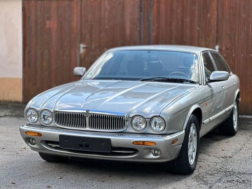 XJ8
