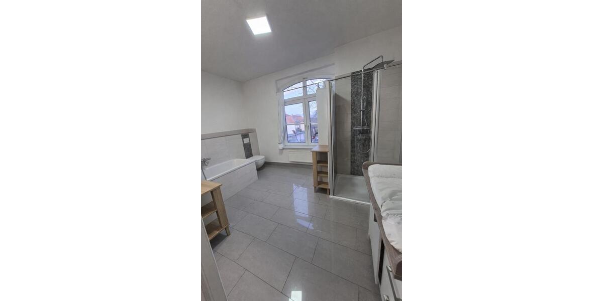 Etagenwohnung Bitterfeld-Wolfen Wolfen - 4 Zimmer, 107 m&sup2;, 1.200&euro; | Angebot:26025267