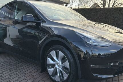 Tesla Model Y 46.500 km 37.950 &euro; Königsbrunn bei Augsburg 86343