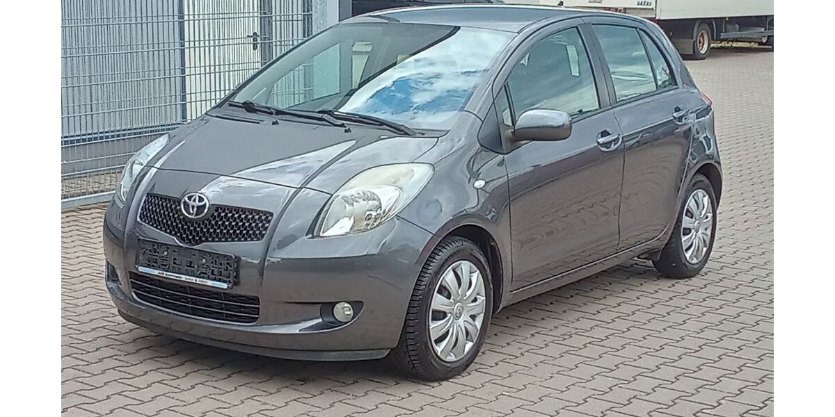 Toyota Yaris 95.500 km 3.450 &euro; Burgebrach 96138