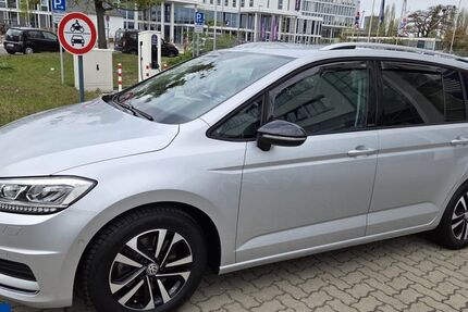 VW Touran 127.978 km 19.979 &euro; Braunschweig 38106