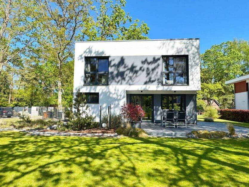 Repräsentatives Ferienhaus mit stilvollem Gartenambiente