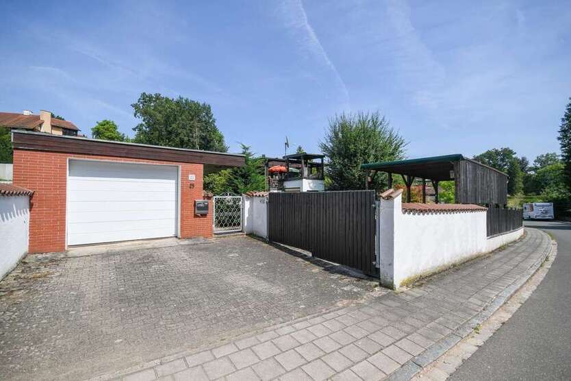 Haus zum Kaufen in Obermichelbach 990.000 € 350 m²