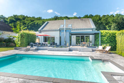 Haus Überherrn Altforweiler - 8 Zimmer, 188 m&sup2;, 2.100&euro; | Angebot:25706634