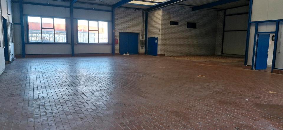 Halle zu vermieten ehemalige Werkstatt Lackiererei zimmer