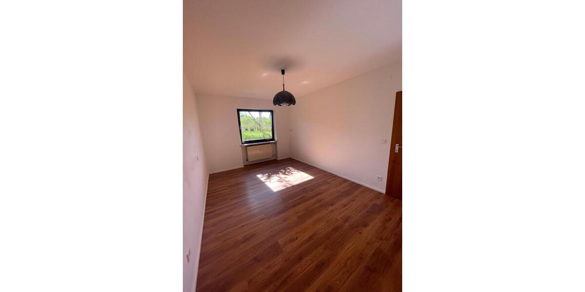 Helle Wohnung zu vermieten , 84m2, Schwarzhofen 2 zimmer