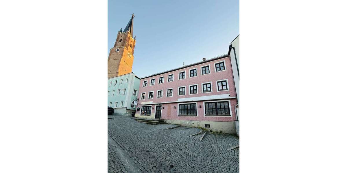Haus zum Kaufen in Eggenfelden 655.000 € 568 m² 17 zimmer