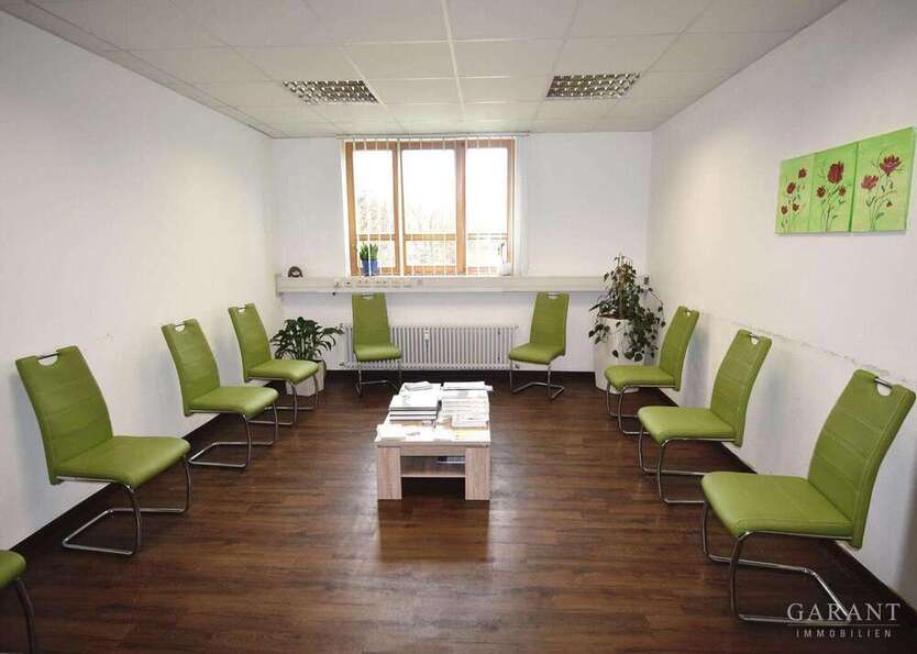 Büro in Westheim 1.500 € 187 m²