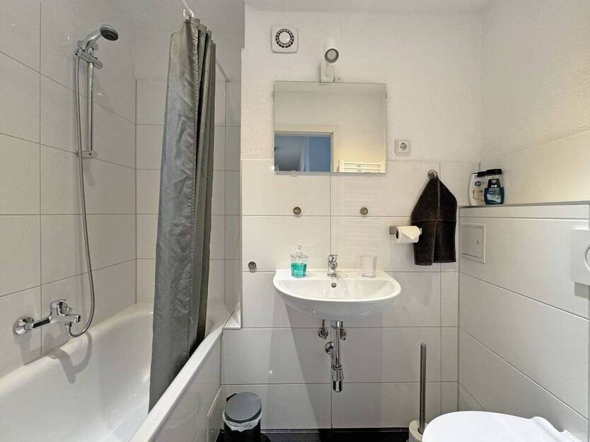 Neustadt Lichtdurchflutete Wohnung mit Sonnenbalkon und moderner Einbauküche